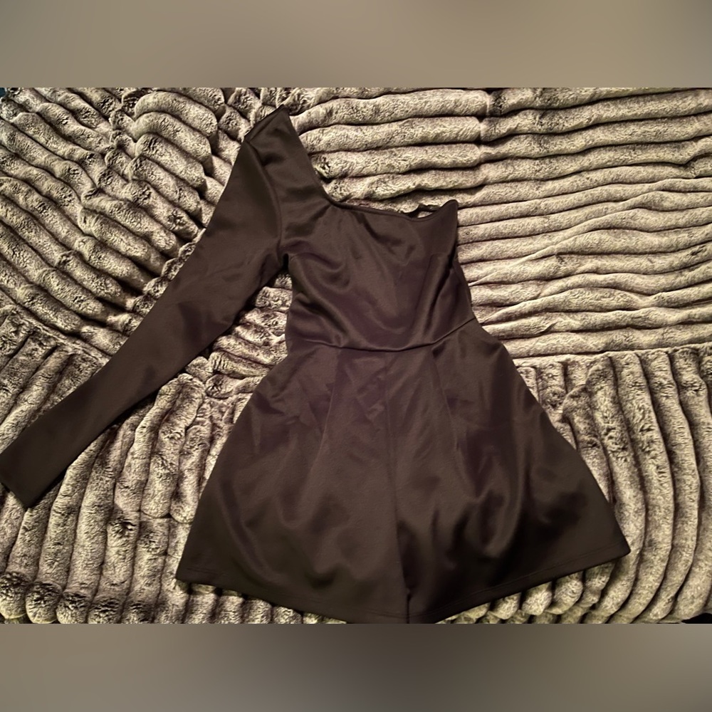 One Sleeve Short Romper size 4